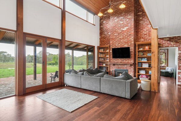 Smart TV, fireplace, DVD player, books