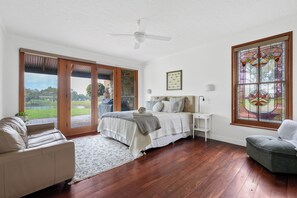 6 bedrooms, desk, iron/ironing board, free WiFi