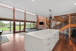 Interior - Gorgeous Stone Barn in the Adelaide Hills (Mount Torrens)