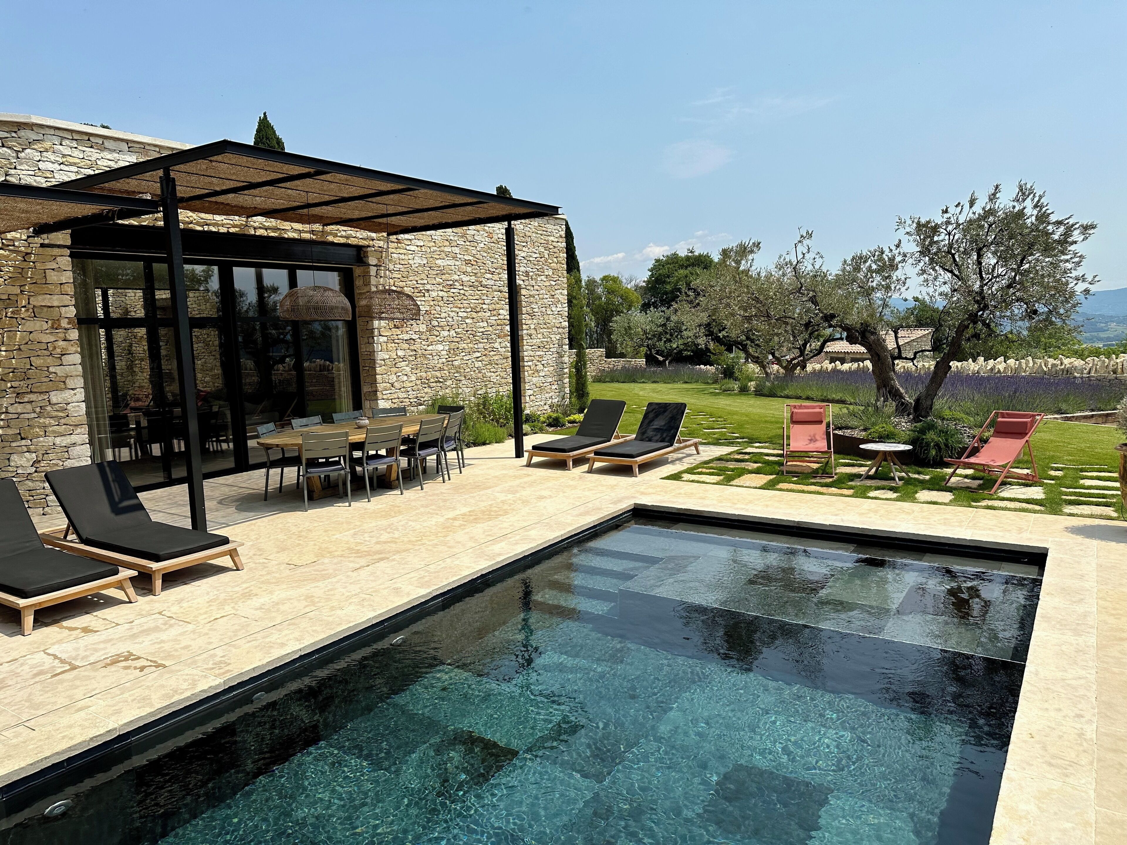 室外游泳池，恒温泳池