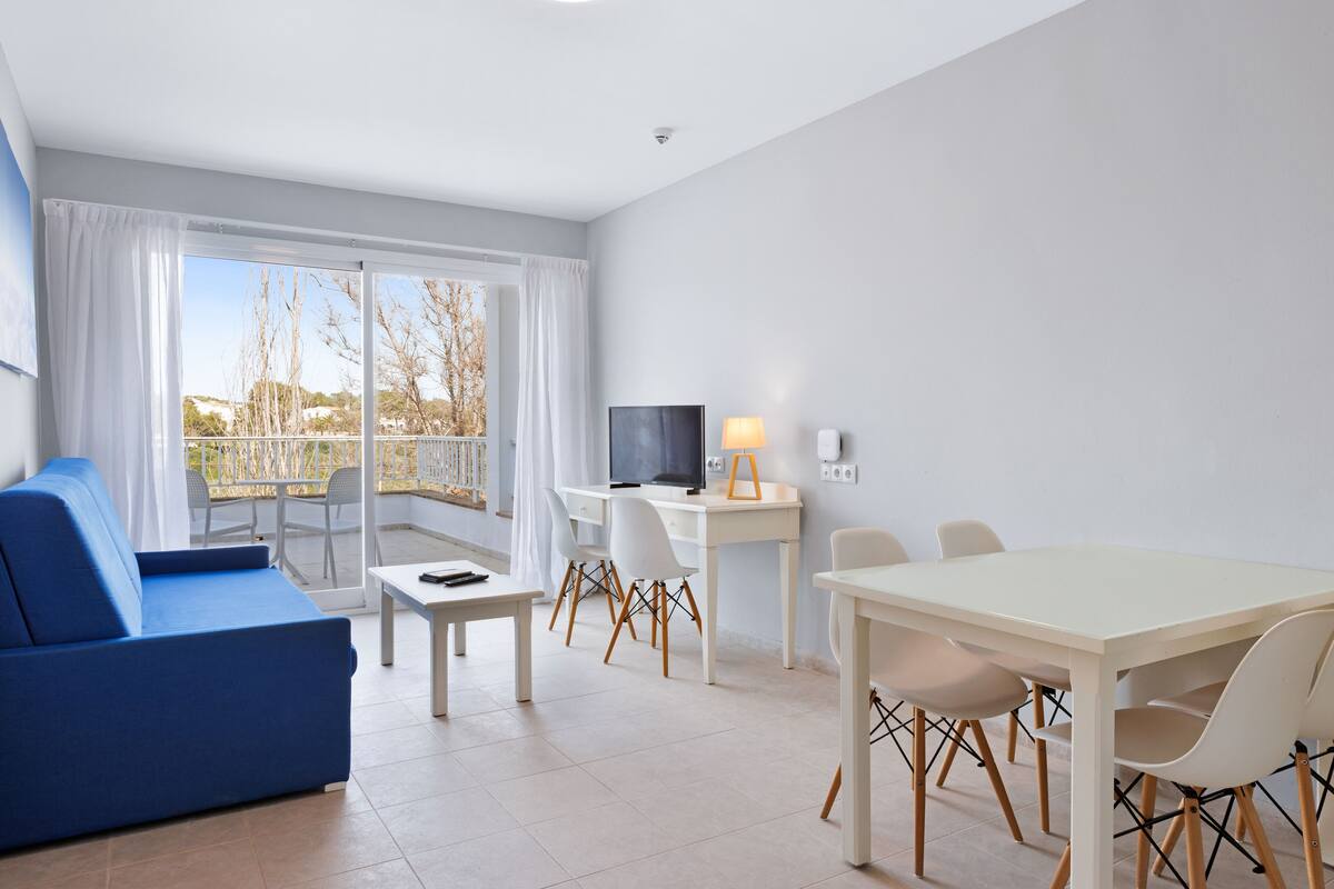 En 32-tommers LED-TV med Parabol-TV samt TV