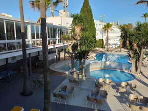 Piscine extérieure (ouverte en saison)