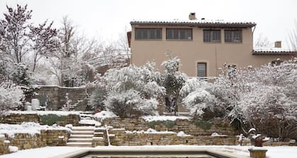In the heart of the Grand Luberon, a SWIMMING POOL, a QUIET, comfortable home.