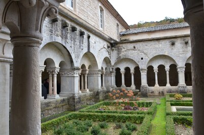 In the heart of the Grand LUBERON, a SWIMMING POOL, CALMNESS