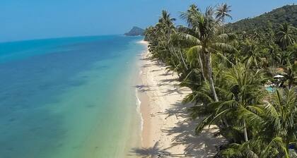 Beachside 3-Bedroom Townhouse w/ Private Pool at 70 Meters from Beach