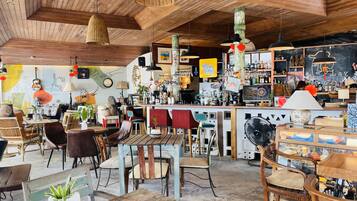 Bar (in der Unterkunft)
