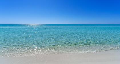 3BR Beach Villa w/ Golf Cart near Baytowne Wharf. Beach, Pool, Tram!