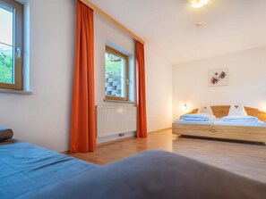 Apartment | 2 bedrooms, individually furnished, bed sheets