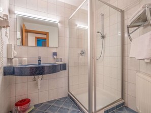 Apartment | Bathroom - Apartment in Stubai With Balcony and ski Room (Neustift Im Stubaital)