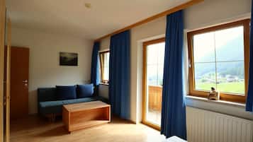 Apartment | 2 bedrooms, individually furnished, bed sheets
