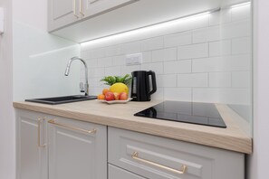 Dishwasher, cookware/dishes/utensils