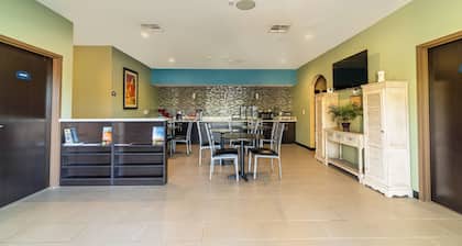 Moulton Inn & Suites By OYO Near Shiner TX