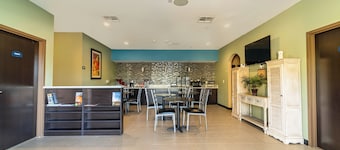 Moulton Inn & Suites By OYO Near Shiner TX