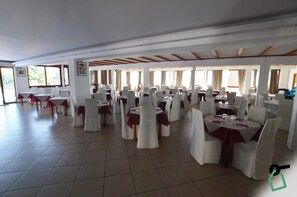Desayuno a la carta (EUR 9 por persona)