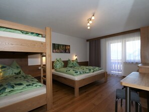 House | 3 bedrooms, bed sheets