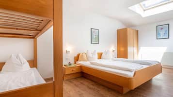 Apartment | 2 bedrooms, individually furnished, bed sheets
