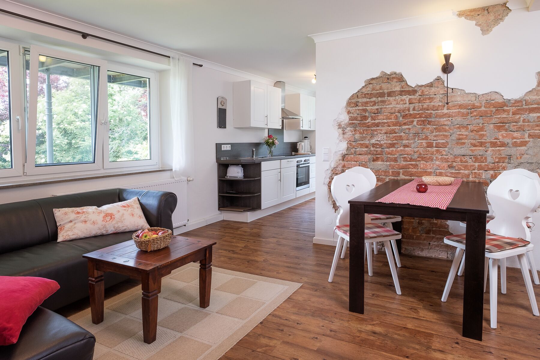 Modern 3-room country house apartment for couples and families