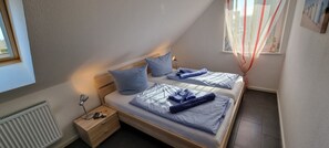 3 Schlafzimmer, Reisekinderbett, kostenloses WLAN, Bettwäsche