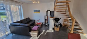 Fernseher, Kamin, Stereoanlage