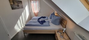 3 عدّة غرف نوم وسرير سفر وواي فاي مجانًا وملاءات أسرّة