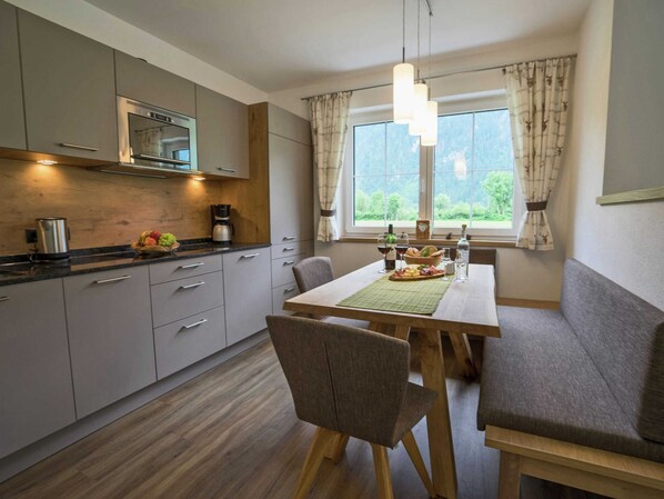 Apartment | Private kitchen | High chair - Flat Near the ski Area in Mayrhofen (Schwendau)