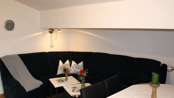Apartment | Dining