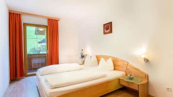 Apartment | 3 bedrooms, individually furnished, bed sheets