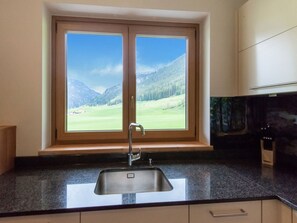 Apartemen | Dapur pribadi | Microwave dan ketel listrik