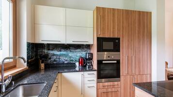 Apartment | Private kitchen | Microwave, electric kettle