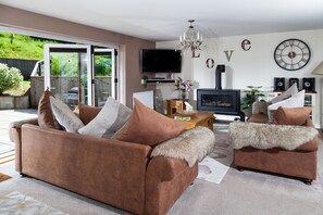 Apartamento | Área de estar | Lareira