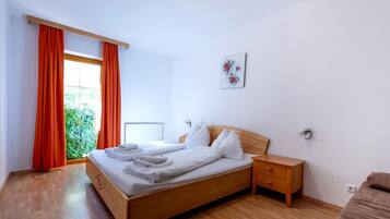 Apartment | 2 bedrooms, individually furnished, bed sheets