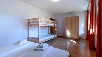 Apartment | 2 Schlafzimmer, individuell eingerichtet, Bettwäsche
