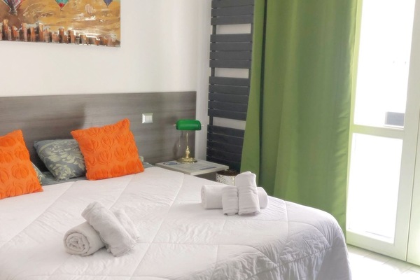 Standard Room, 1 Double Bed | In-room safe, desk, soundproofing, cribs/infant beds