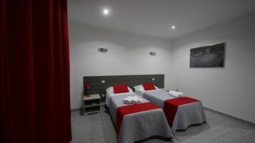 Junior Double Room, 2 Twin Beds | 1 bedroom, in-room safe, desk, soundproofing