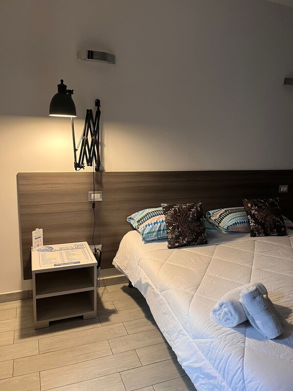 Quarto standard, 1 cama de casal | 1 quarto, cofres nos quartos, escrivaninha, quartos à prova de som