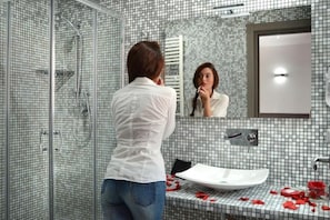 Shower, bathrobes, bidet, towels