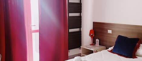 Standard Room, 1 Double Bed | 1 bedroom, in-room safe, desk, soundproofing