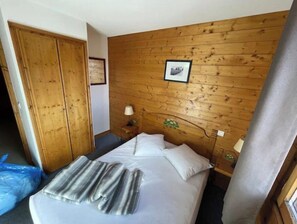 3 camere