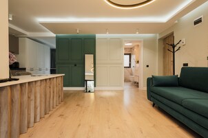 Business Apartment | Living area | Plasma TV, Netflix, streaming services