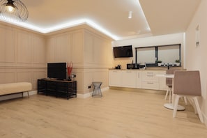 Basic-Apartment | Wohnbereich | Plasmafernseher, Netflix, Streaming-Dienste