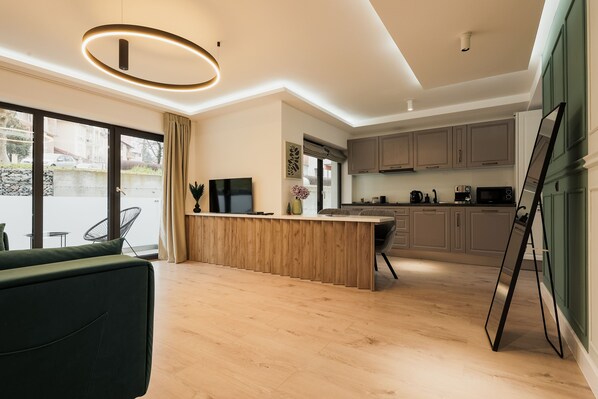 Business-Apartment | Wohnbereich | Plasmafernseher, Netflix, Streaming-Dienste