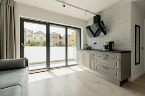Business-Apartment | Eigene Küche | Mini-Kühlschrank, Mikrowelle, Herdplatte