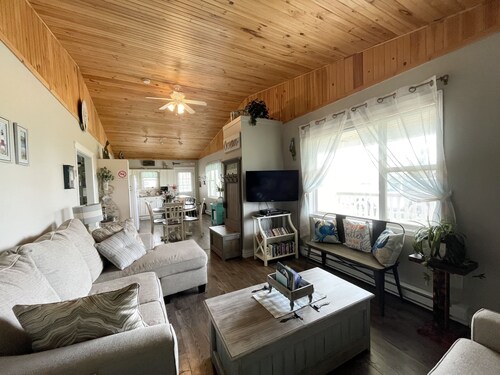 3 Bedroom Darnley Beach House, Close To Sandy North Shore Beaches