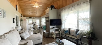 3 Bedroom Darnley Beach House, Close To Sandy North Shore Beaches