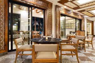 4 restaurants, breakfast, lunch, dinner served; American cuisine