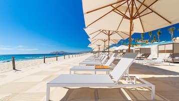 Am Strand, weißer Sandstrand