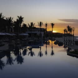 5 outdoor pools, pool umbrellas, pool loungers
