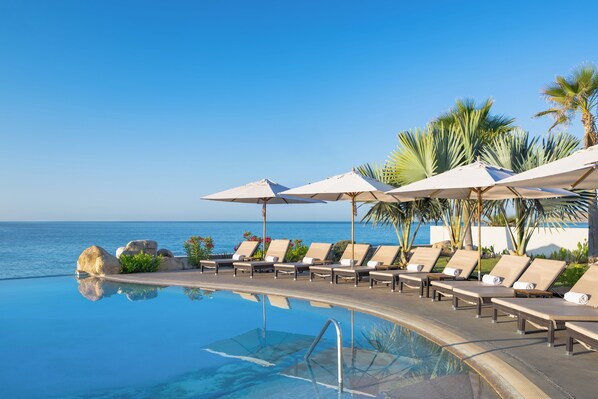 5 outdoor pools, pool umbrellas, pool loungers