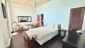 1 bedroom, desk, free WiFi, bed sheets - King`s Lighthouse #2: The City Retreat (Charlotte Amalie)