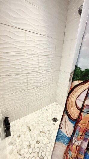 Towels - King`s Lighthouse #2: The City Retreat (Charlotte Amalie)